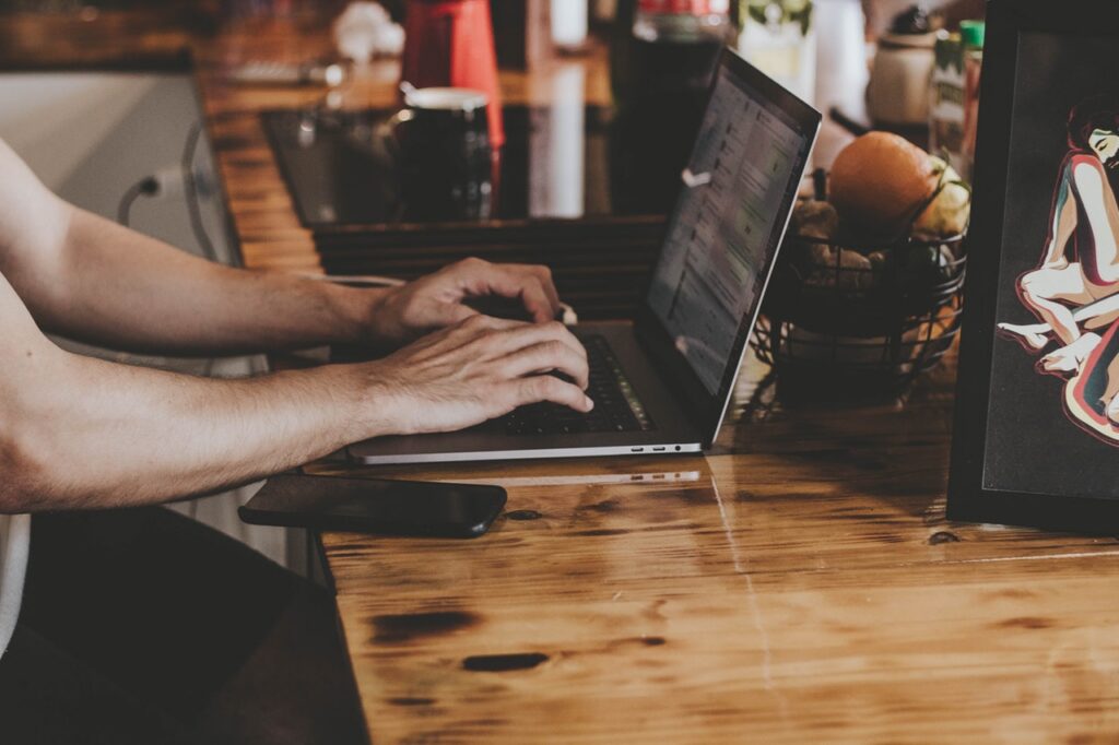 Minimise Survey bias: Working on laptop